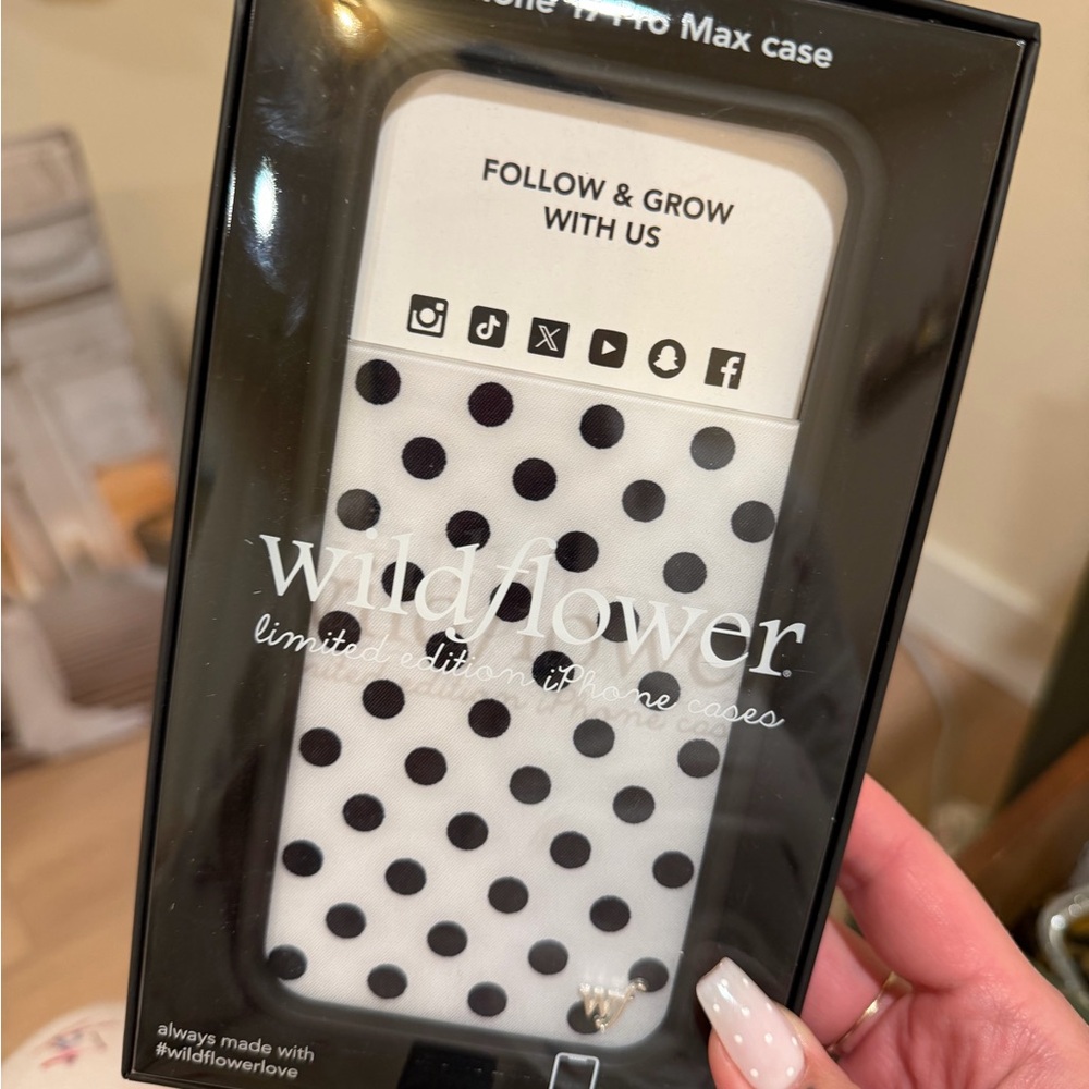 Wildflowers Polka Dot Case for iPhone 17pro Max